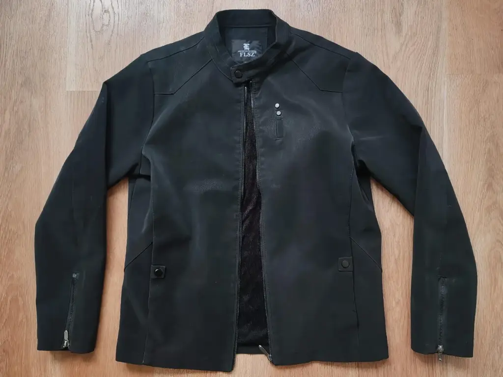 Chaqueta tipo biker negra
